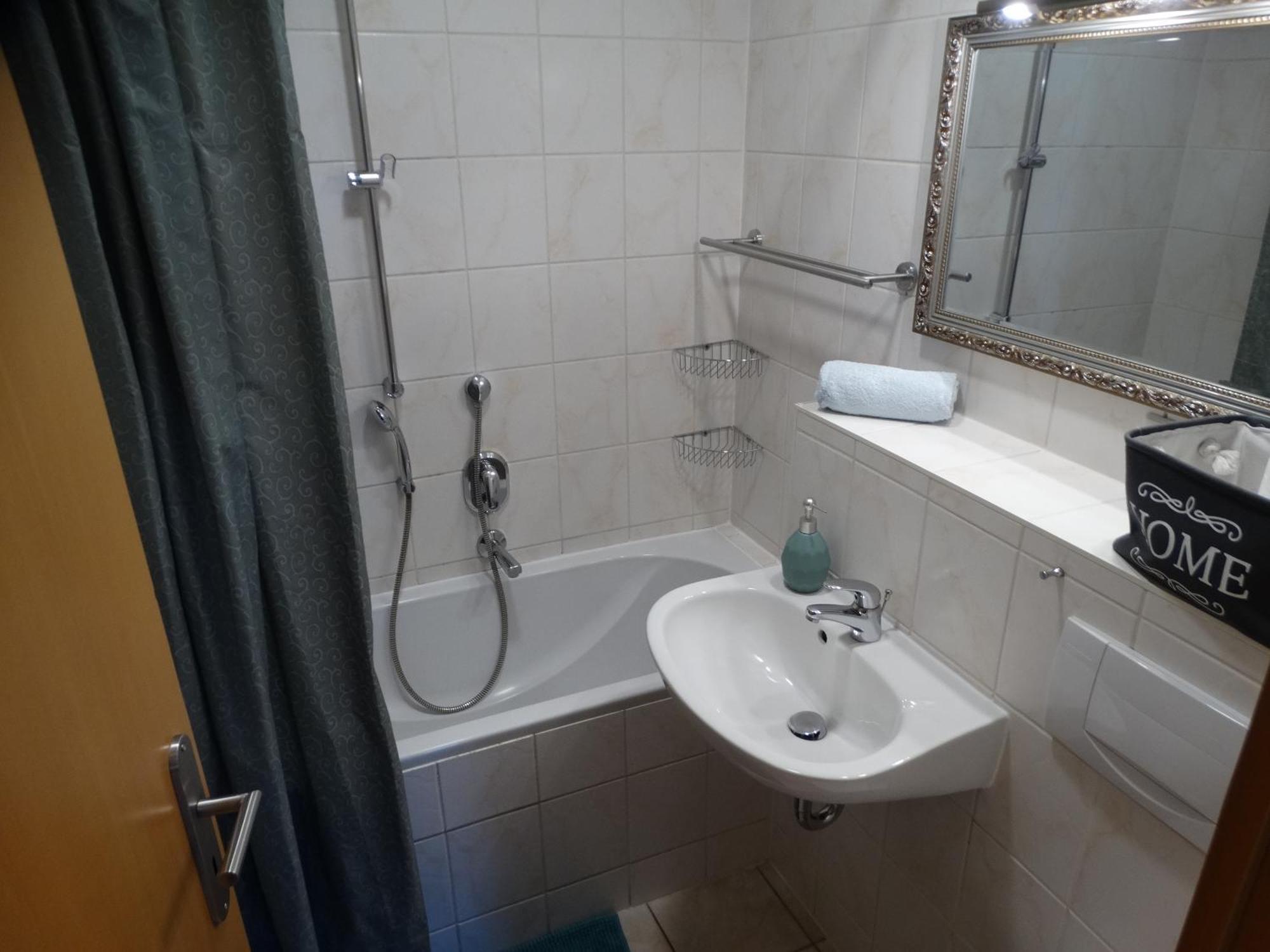 לומה Deutsches Haus Apartments מראה חיצוני תמונה